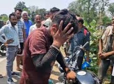 Photo of ग्रामीणों ने लुटेरों को ऐसी भयानक तालिबानी सजा दी कि वीडियो वायरल