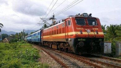 Photo of निर्दिष्ट सीमा से अधिक रफ्तार से दौड़ाई गई ली ट्रेन,लोको पायलटों और सहायकों को सस्पेंड किया गया